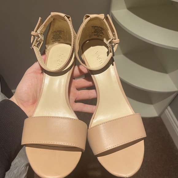 Size 6.5 Nine West Beige Block Heel - Women’s - Picture 2 of 3